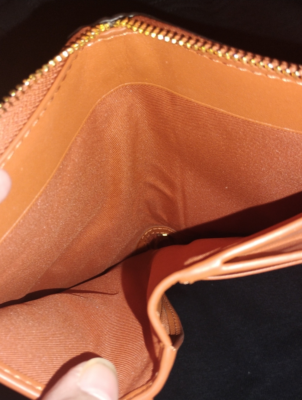 Coach Pebbled Leather Medium Zip Wallet — Tan Brown with Gold Logo - Picture 4 of 8
